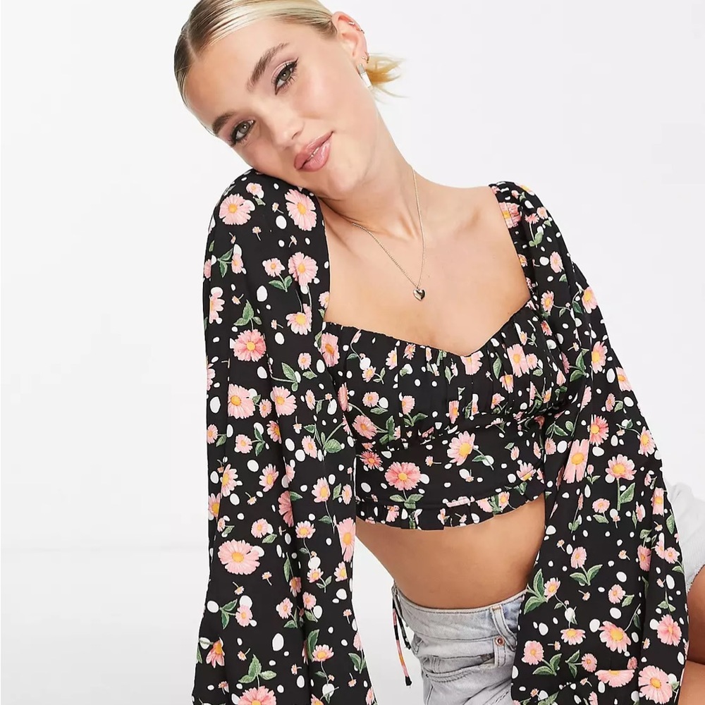 ♥️… Love Triangle Back Tie Crop Top Vintage Floral